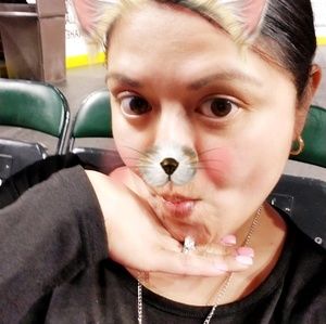 Meet your Posher, Leslie